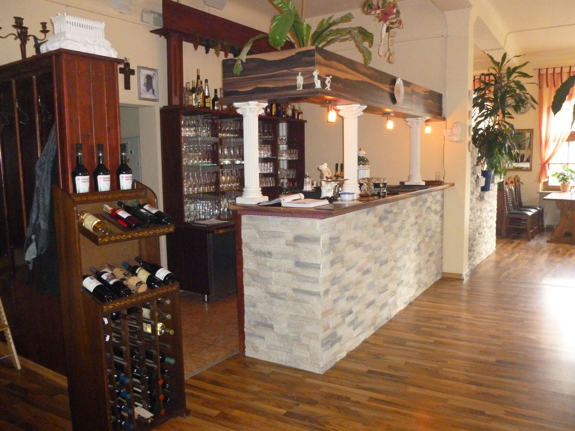 restaurant-tresen.4.609a35c90bd68